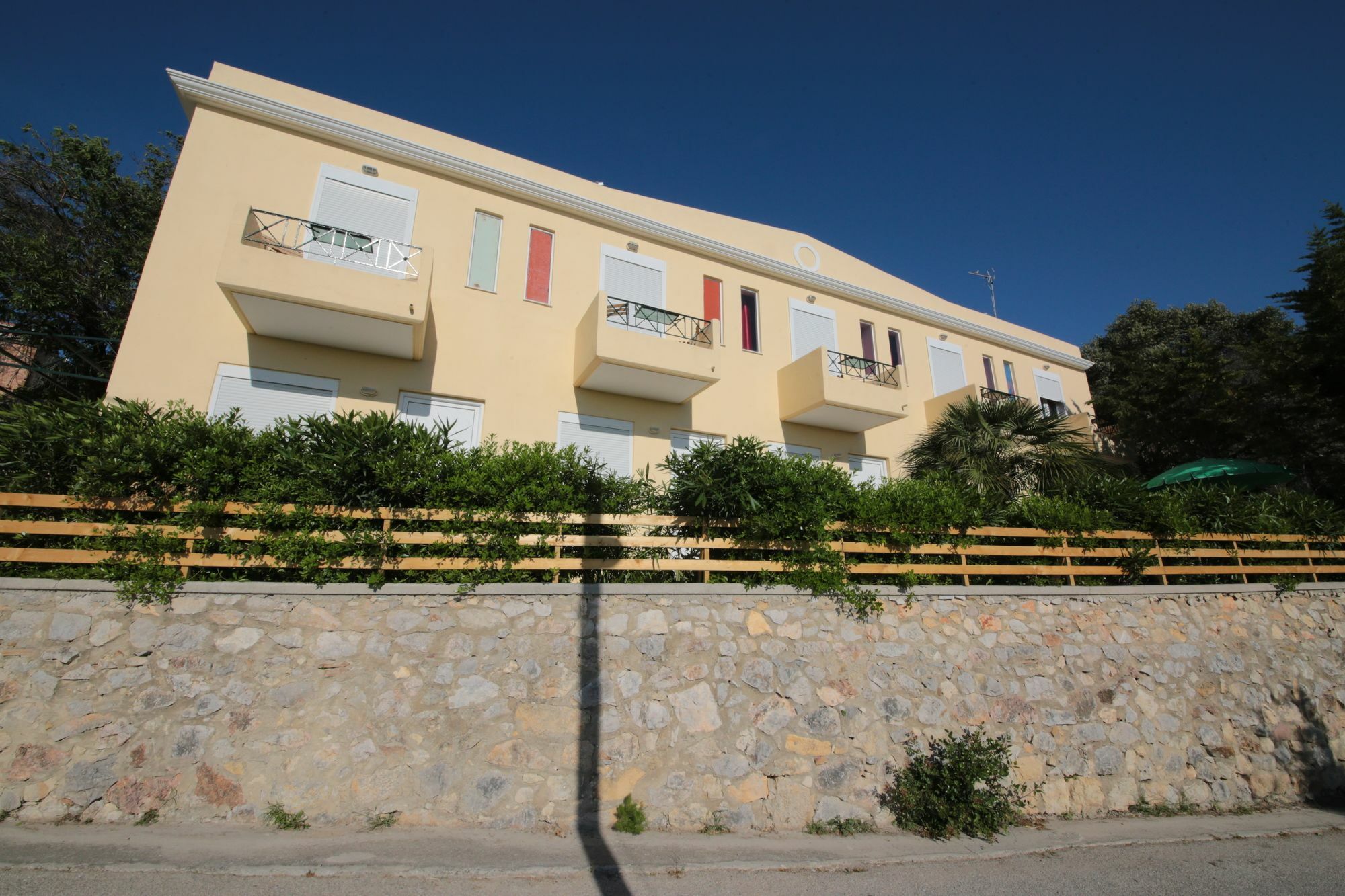 Point Twins Apartments Vrontádos Exterior photo
